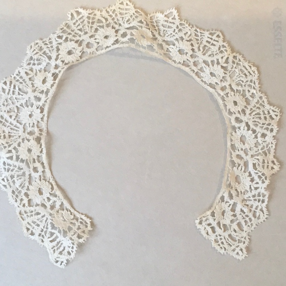 Antique tatted collar